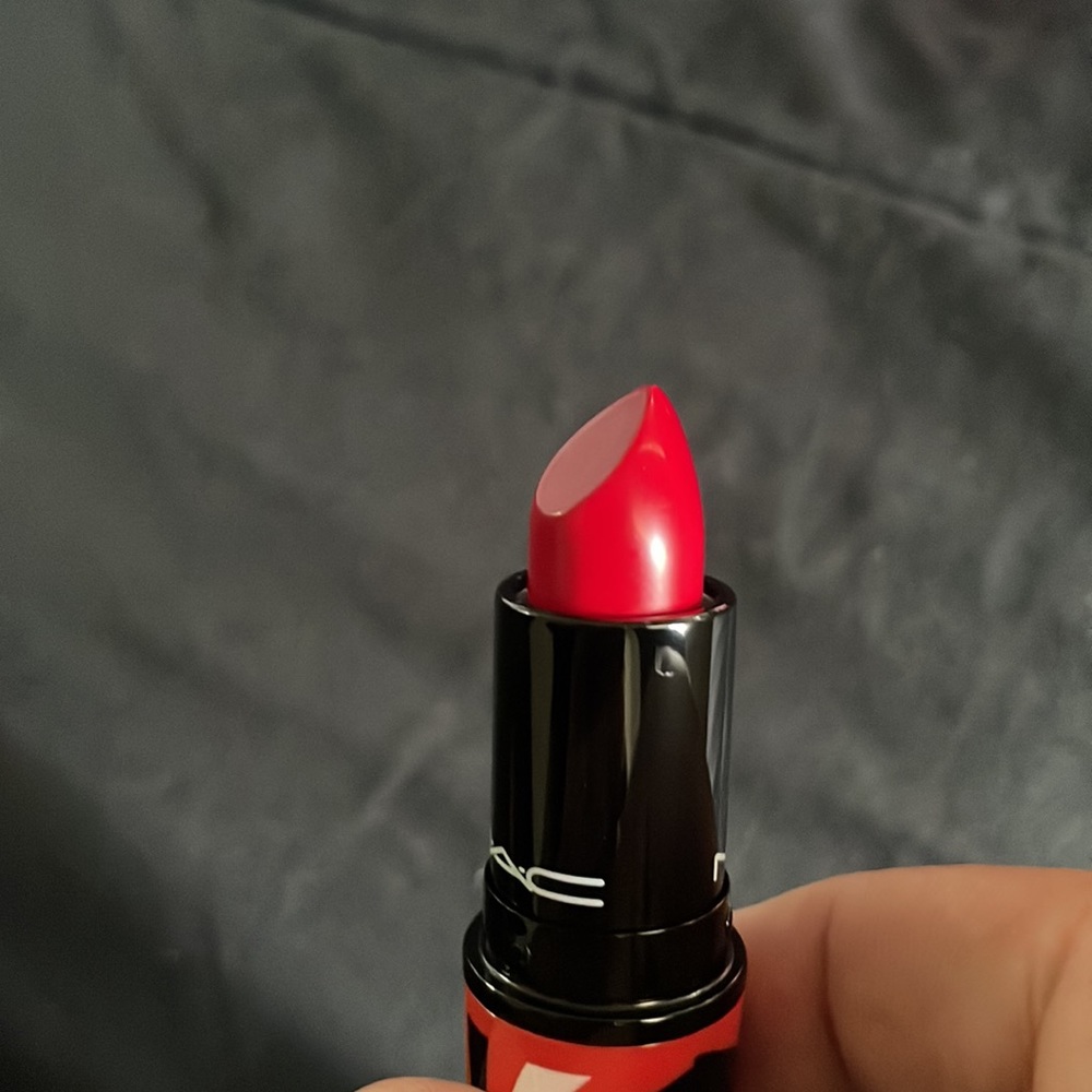 Hypnotizing holiday matte lipstick - wild card - Picture 2 of 7